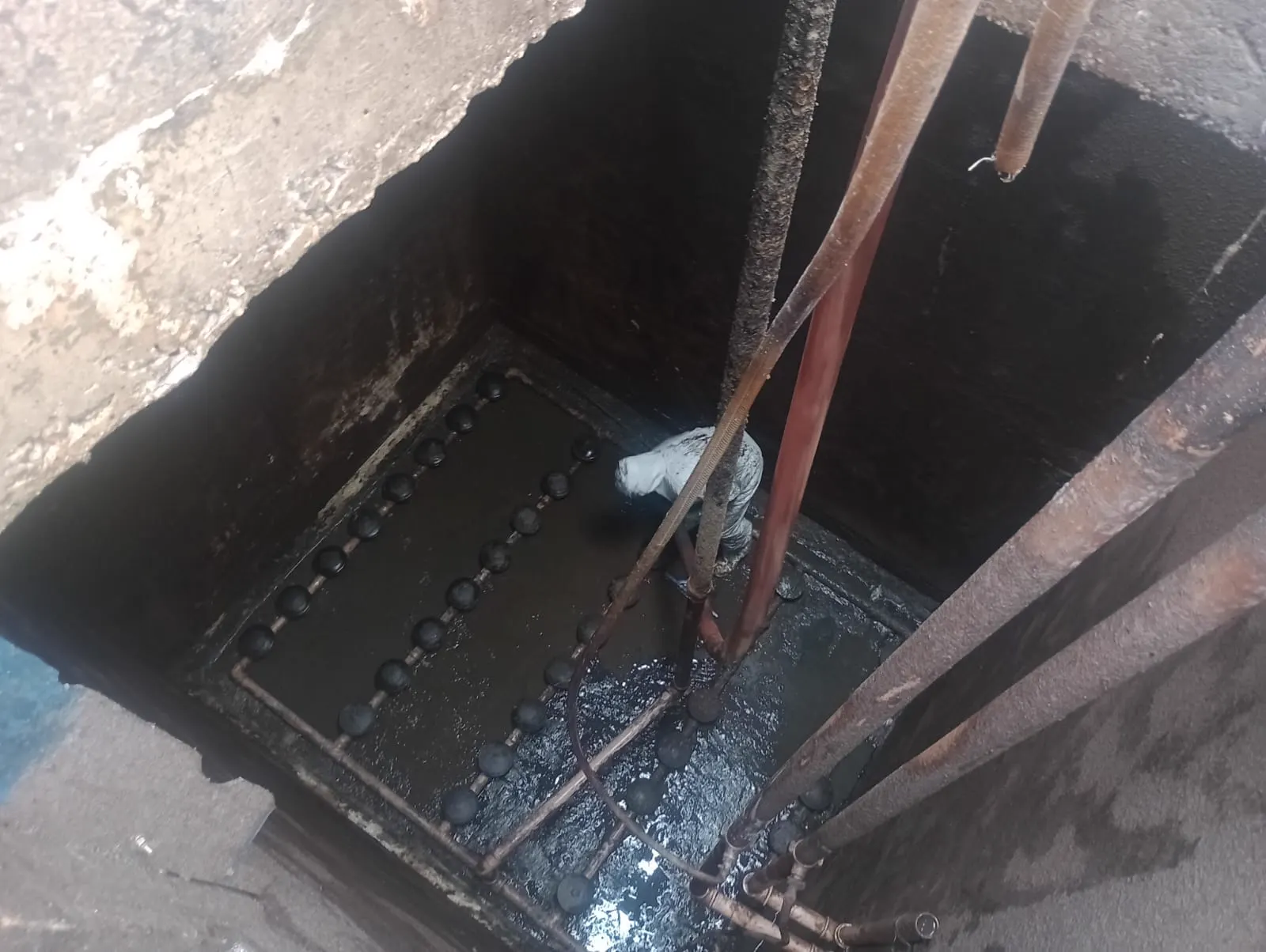 Limpeza interna de cisterna