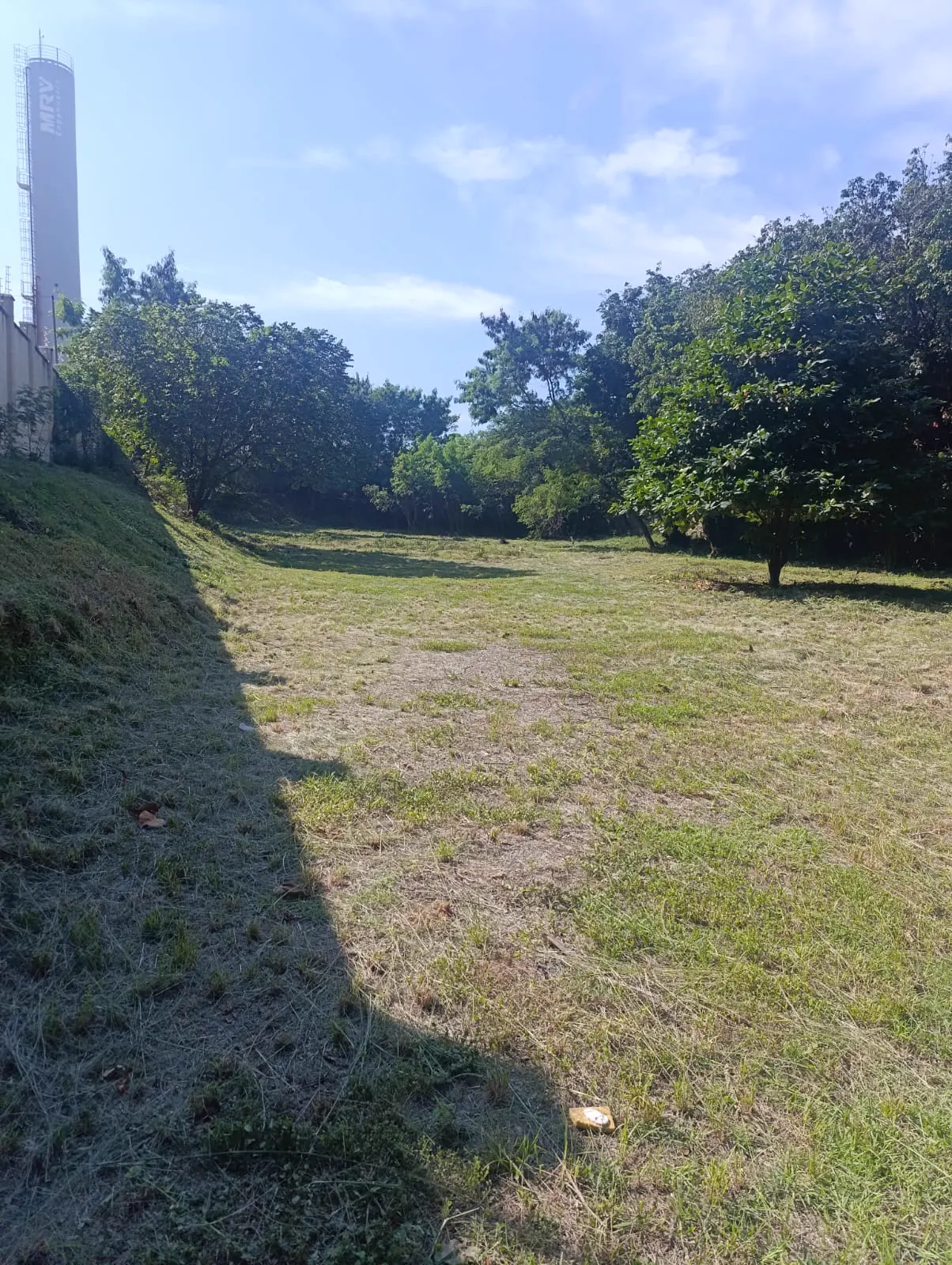 Terreno da área de lazer pronto para o início da obra