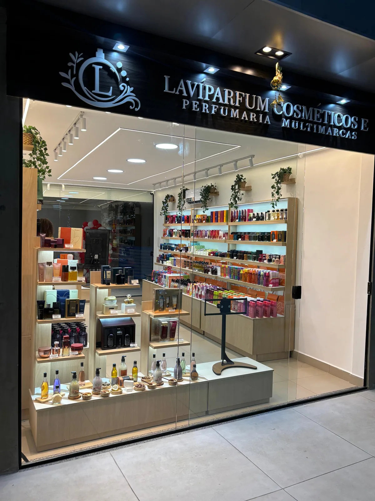 Ambiente interno da Lavíparfum no Center Shopping Santa Cruz