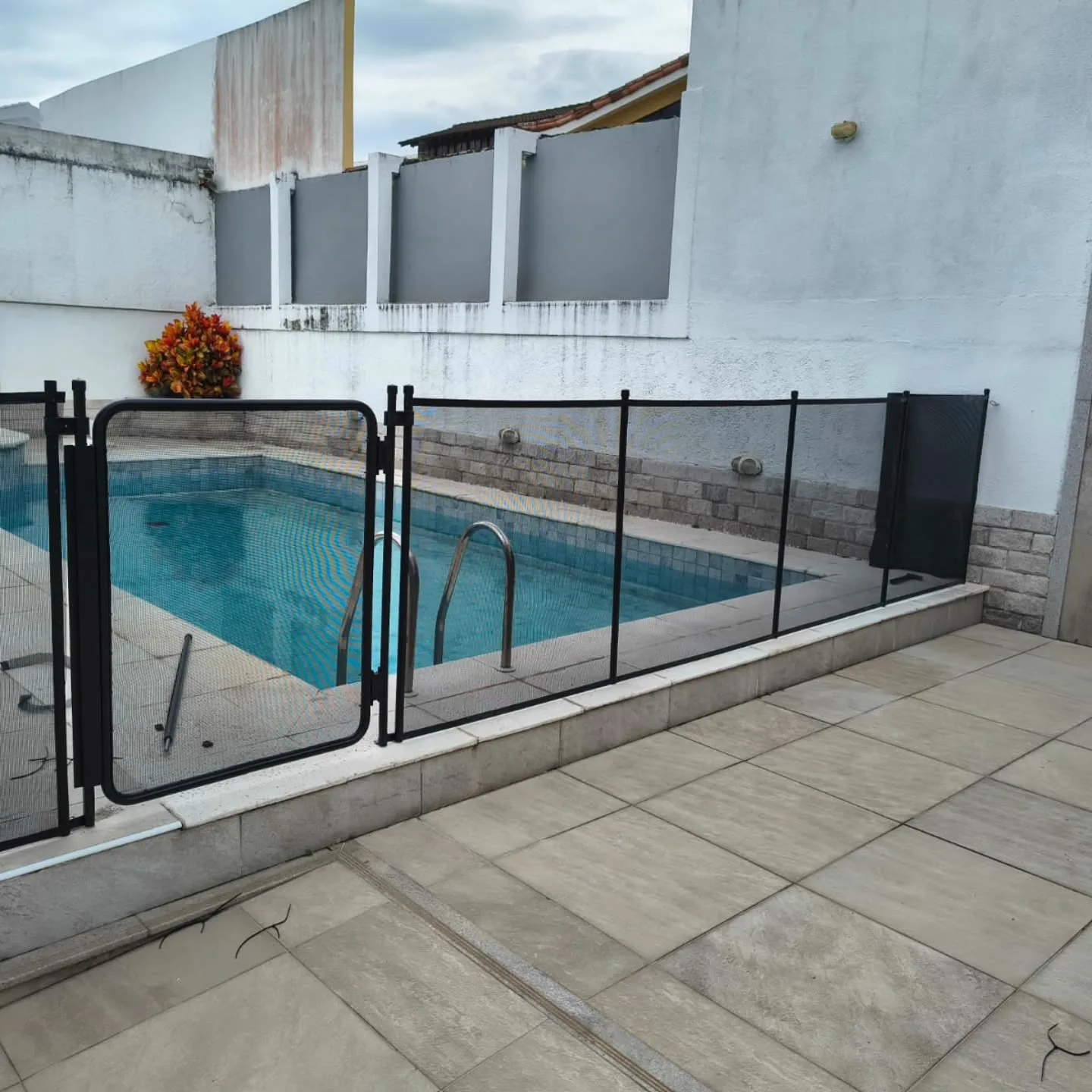 Cerca e rede de proteção para piscina
